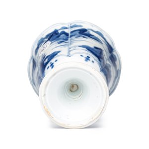 A rare Chinese blue and white 'Mountainous Landscape' lobed goblet — photo 7