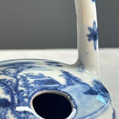 A rare Chinese blue and white 'Mountainous Riverscape' lime pot — 照片 10