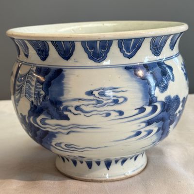 A rare Chinese blue and white 'Ping Sheng San Ji 平升三級' censer — photo 4