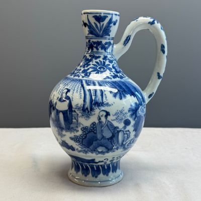 A rare Chinese blue and white 'Scholars Gathering' jug — foto 1