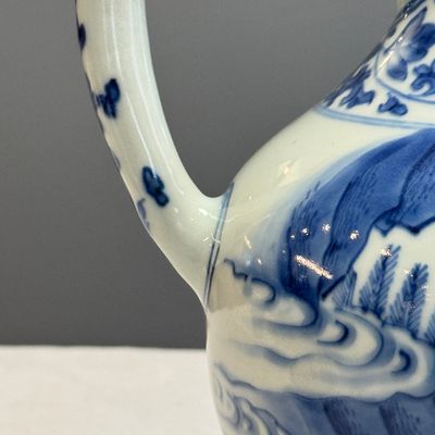 A rare Chinese blue and white 'Scholars Gathering' jug — foto 7
