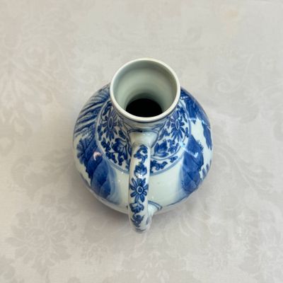 A rare Chinese blue and white 'Scholars Gathering' jug — foto 11