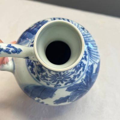 A rare Chinese blue and white 'Scholars Gathering' jug — foto 12
