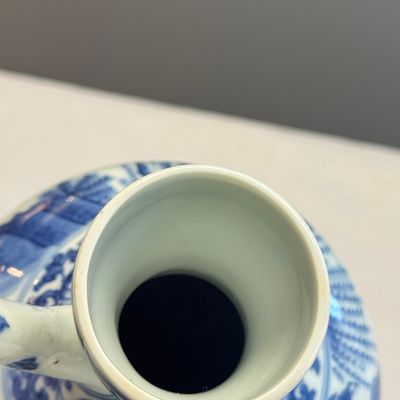 A rare Chinese blue and white 'Scholars Gathering' jug — foto 14