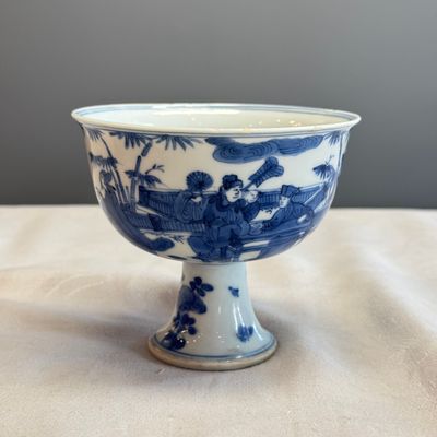 A rare Chinese blue and white 'Zhu Lin Qi Xian 竹林七賢' stem cup — 照片 2