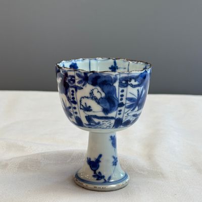 A rare Chinese blue and white stem cup — photo 2