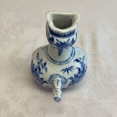 A rare Chinese blue and white wall kendi with a zoomorphic spout, Hatcher Cargo — foto 5
