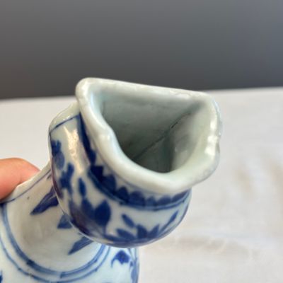 A rare Chinese blue and white wall kendi with a zoomorphic spout, Hatcher Cargo — foto 6