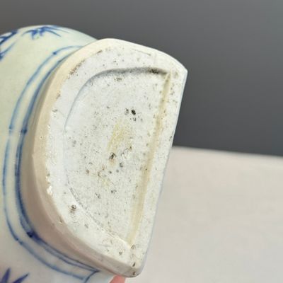 A rare Chinese blue and white wall kendi with a zoomorphic spout, Hatcher Cargo — foto 7