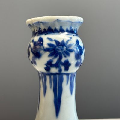 A rare Chinese blue and white wall kendi with a zoomorphic spout, Hatcher Cargo — foto 8