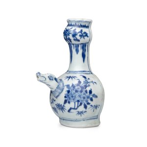 A rare Chinese blue and white wall kendi with a zoomorphic spout, Hatcher Cargo — foto 1