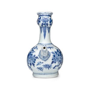A rare Chinese blue and white wall kendi with a zoomorphic spout, Hatcher Cargo — foto 2