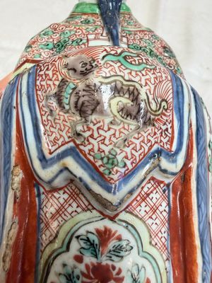 A rare Chinese wucai figure of a dignitary — photo 11
