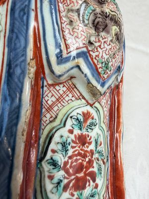 A rare Chinese wucai figure of a dignitary — photo 12