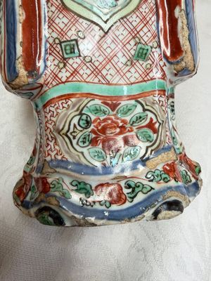A rare Chinese wucai figure of a dignitary — photo 17