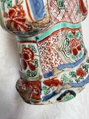 A rare Chinese wucai figure of a dignitary — photo 18