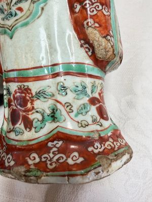 A rare Chinese wucai figure of a dignitary — photo 27