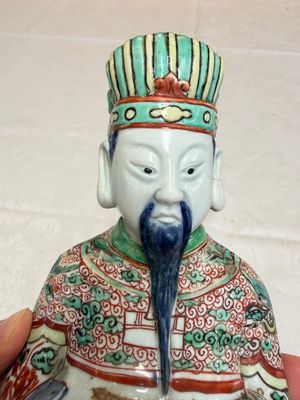 A rare Chinese wucai figure of a dignitary — photo 5