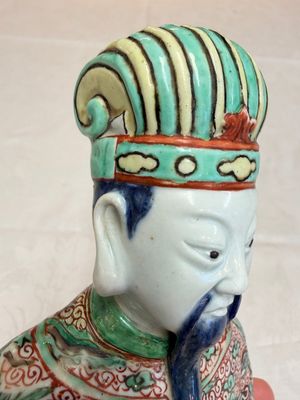 A rare Chinese wucai figure of a dignitary — photo 6