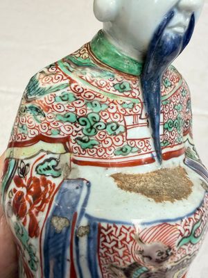 A rare Chinese wucai figure of a dignitary — photo 7