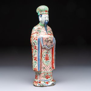 A rare Chinese wucai figure of a dignitary — photo 1