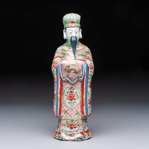 A rare Chinese wucai figure of a dignitary — photo 2