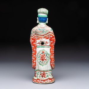 A rare Chinese wucai figure of a dignitary — photo 4