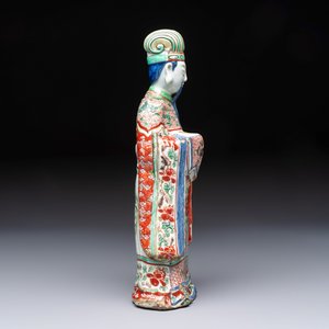 A rare Chinese wucai figure of a dignitary — photo 5