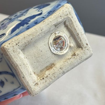 A rare and important Chinese armorial blue and white bottle vase with Royal Spanish arms  — foto 12