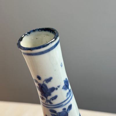 A rare and important Chinese armorial blue and white bottle vase with Royal Spanish arms  — foto 9