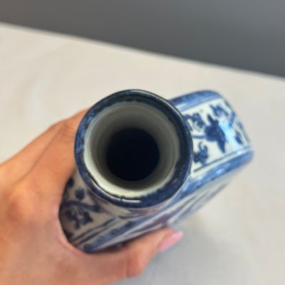 A rare and important Chinese armorial blue and white bottle vase with Royal Spanish arms  — foto 10