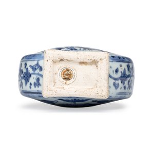 A rare and important Chinese armorial blue and white bottle vase with Royal Spanish arms  — foto 7