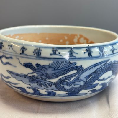 A rare inscribed Chinese blue and white 'Yinglong' offering bowl  — photo 7