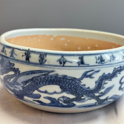 A rare inscribed Chinese blue and white 'Yinglong' offering bowl  — photo 8