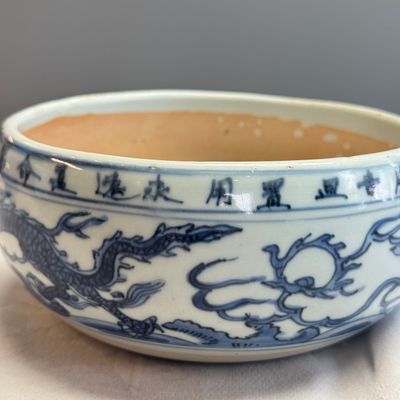 A rare inscribed Chinese blue and white 'Yinglong' offering bowl  — photo 9