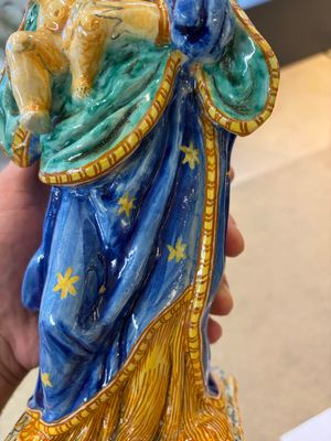 A rare polychrome Italian maiolica sculpture of the Virgin with Child — photo 3