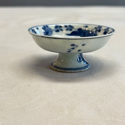 A small Chinese blue and white 'Fisherman' footed saucer dish — photo 5