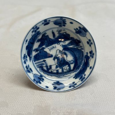 A small Chinese blue and white 'Fisherman' footed saucer dish — photo 1