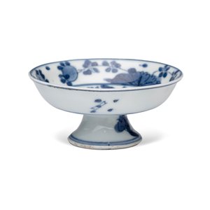 A small Chinese blue and white 'Fisherman' footed saucer dish — photo 2