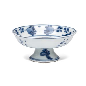 A small Chinese blue and white 'Fisherman' footed saucer dish — photo 3