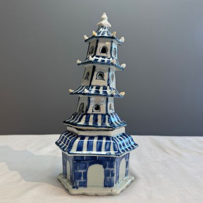 A very rare Chinese blue and white pagoda-shaped incense burner — photo 1