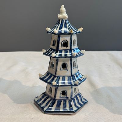 A very rare Chinese blue and white pagoda-shaped incense burner — photo 20