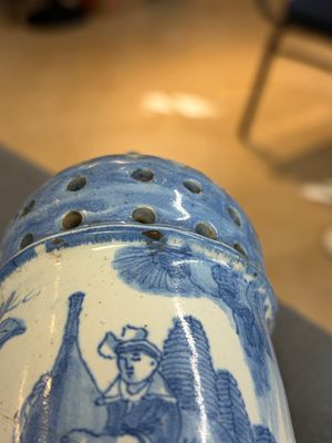 A very rare and early blue and white Dutch Delft chinoiserie caster — photo 3