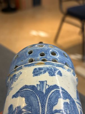 A very rare and early blue and white Dutch Delft chinoiserie caster — photo 4