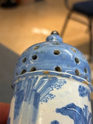 A very rare and early blue and white Dutch Delft chinoiserie caster — photo 5