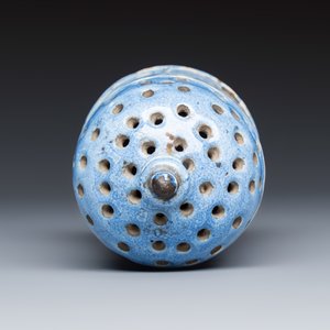 A very rare and early blue and white Dutch Delft chinoiserie caster — photo 6