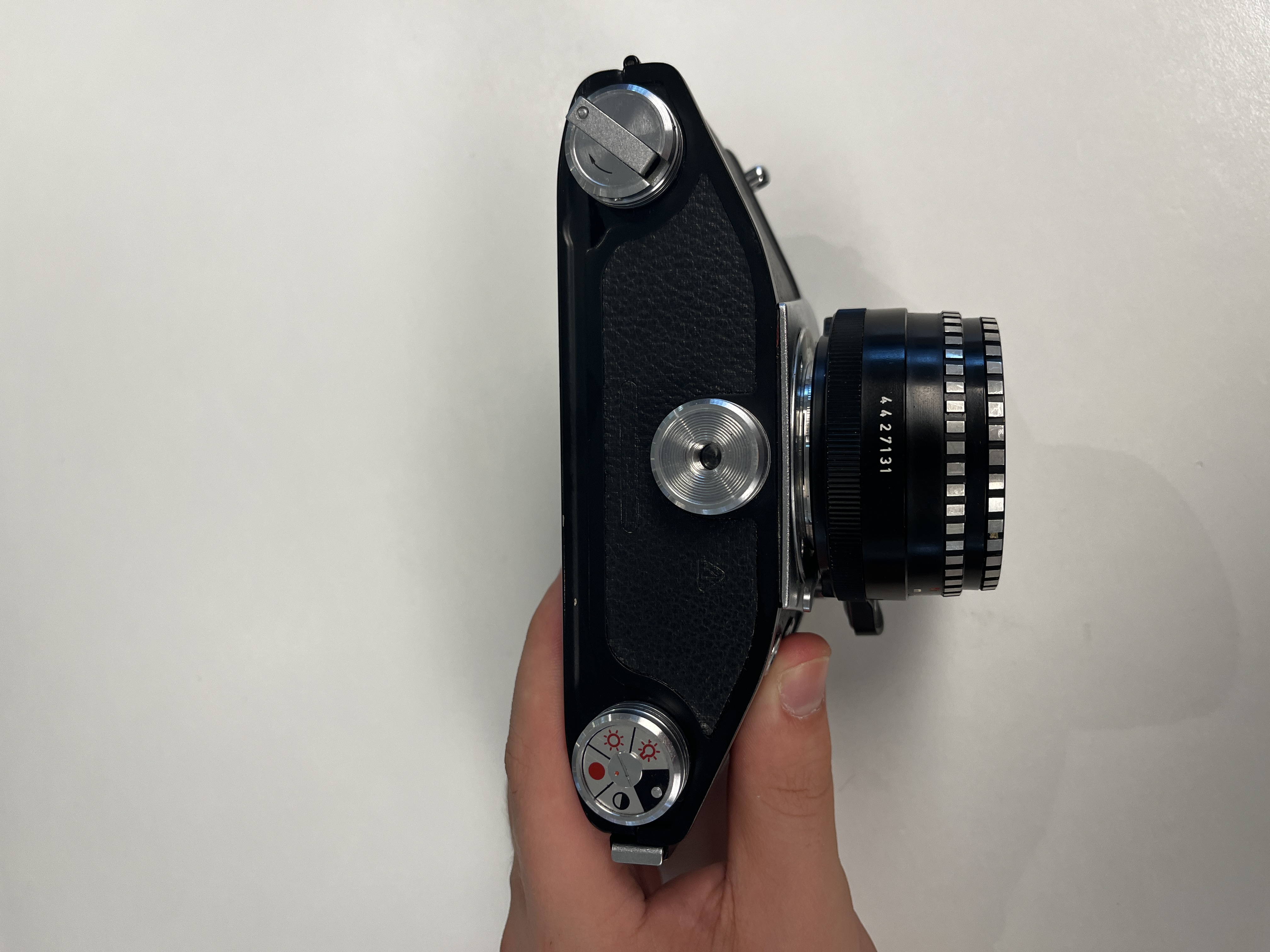 An Exakta VX500 with a Meyer-Optik Görlitz Domiplan 50mm F2.8 lens and an Exa with a Meritar 50mm F2.9 lens with interchangeable viewfinders — foto 9