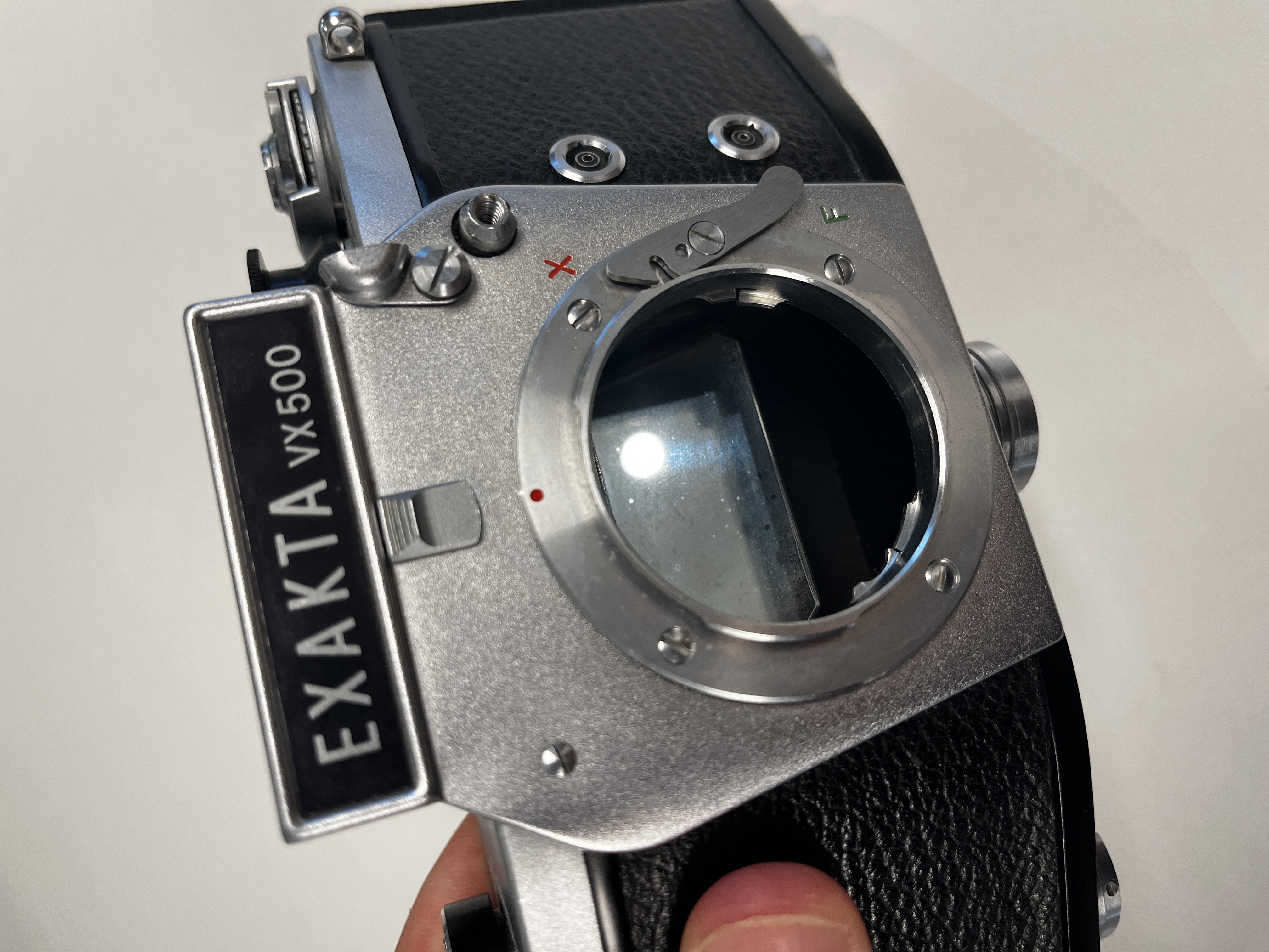 An Exakta VX500 with a Meyer-Optik Görlitz Domiplan 50mm F2.8 lens and an Exa with a Meritar 50mm F2.9 lens with interchangeable viewfinders — foto 12