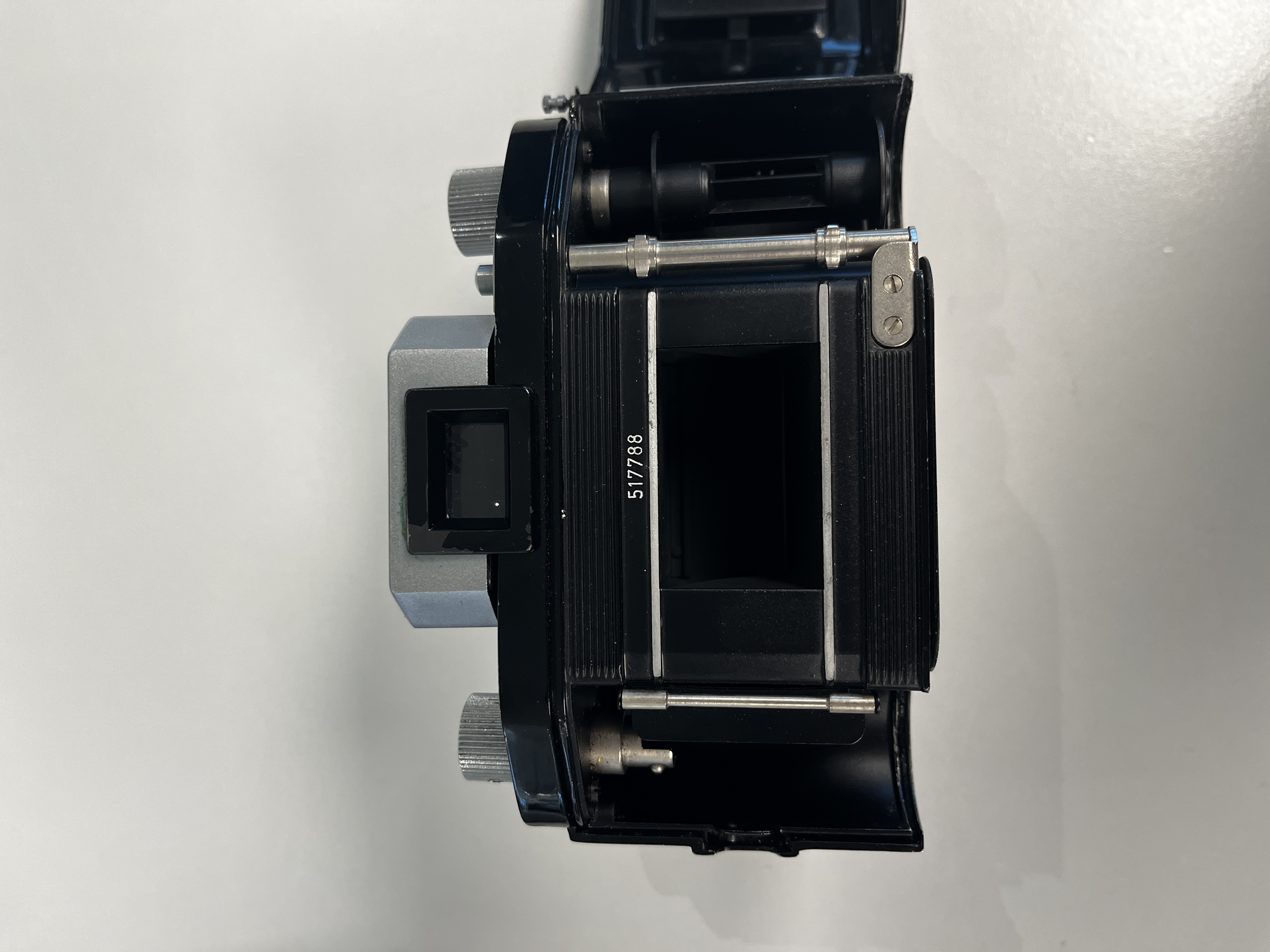 An Exakta VX500 with a Meyer-Optik Görlitz Domiplan 50mm F2.8 lens and an Exa with a Meritar 50mm F2.9 lens with interchangeable viewfinders — foto 25