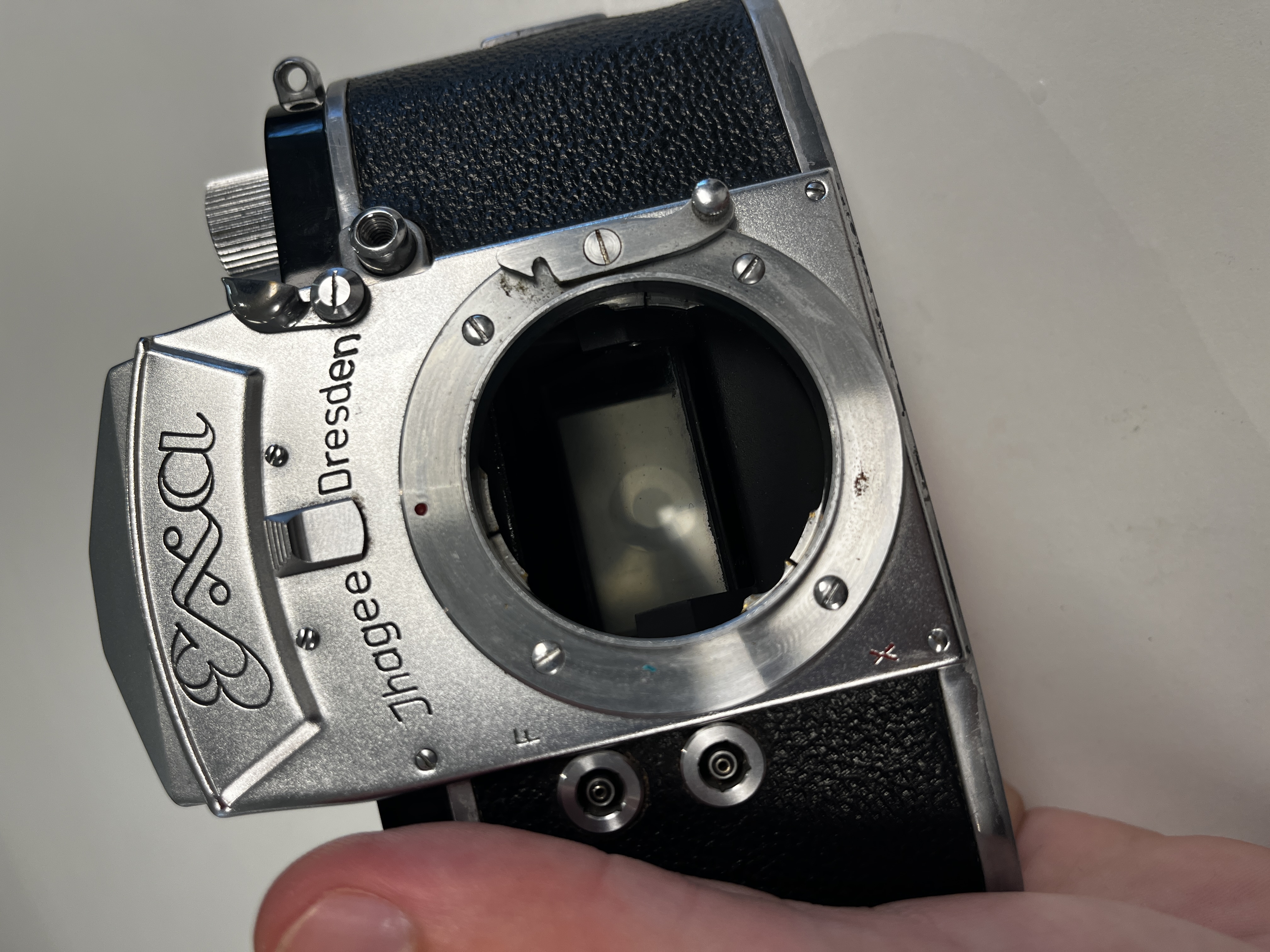 An Exakta VX500 with a Meyer-Optik Görlitz Domiplan 50mm F2.8 lens and an Exa with a Meritar 50mm F2.9 lens with interchangeable viewfinders — foto 28